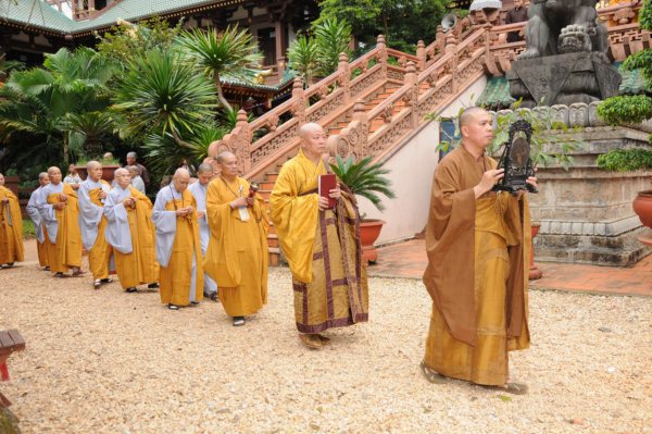 Đại Giới Đàn Cam Lộ: Thập Sư Ni, Thình Cầu Thị Chánh Pháp với Đại Tăng