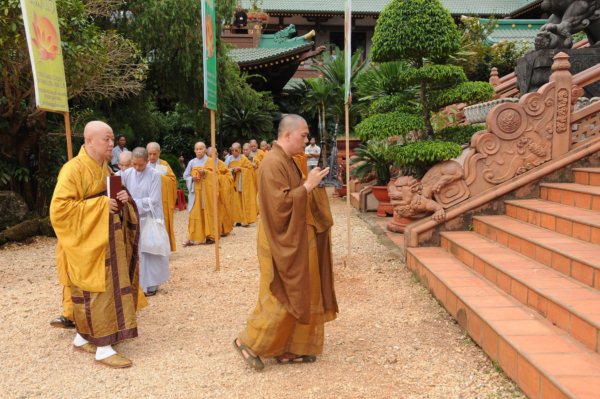 Đại Giới Đàn Cam Lộ: Thập Sư Ni, Thình Cầu Thị Chánh Pháp với Đại Tăng
