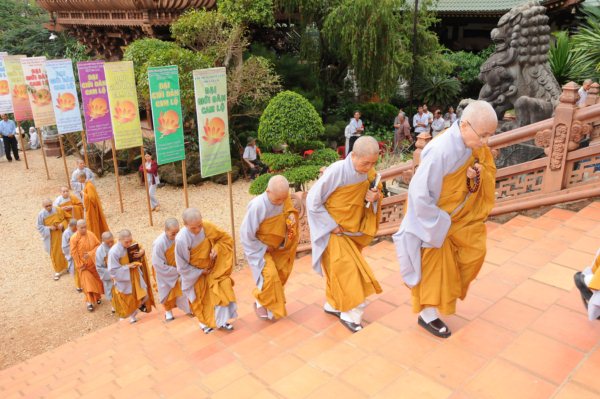 Đại Giới Đàn Cam Lộ: Thập Sư Ni, Thình Cầu Thị Chánh Pháp với Đại Tăng