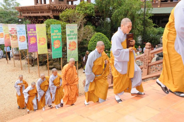 Đại Giới Đàn Cam Lộ: Thập Sư Ni, Thình Cầu Thị Chánh Pháp với Đại Tăng
