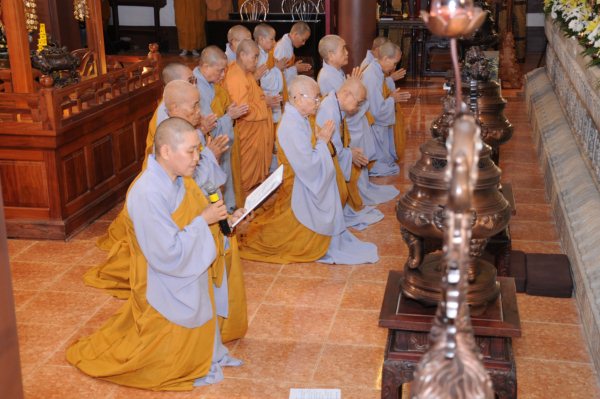Đại Giới Đàn Cam Lộ: Thập Sư Ni, Thình Cầu Thị Chánh Pháp với Đại Tăng