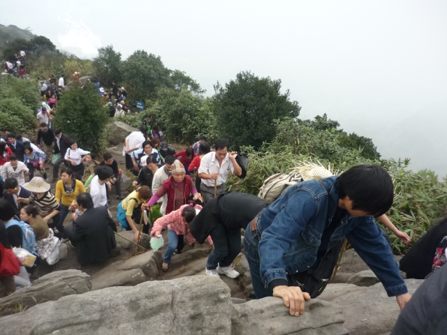 Non thiêng Yên Tử trước ngày giỗ tổ