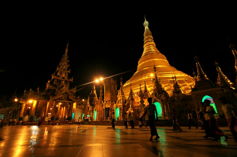 Choáng ngợp trước những bức tượng dát vàng