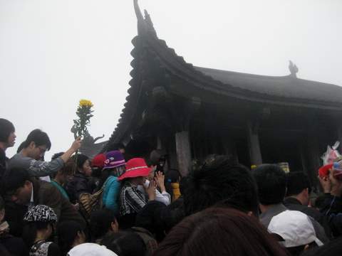 Nô nức hành hương Yên Tử đầu năm