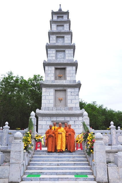 Quảng Ngãi: Hài cốt của Hòa Thượng Minh  Đức trải qua 26 năm vẫn còn nguyên vẹn.
