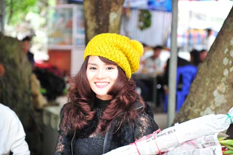 Ngắm Vũ Thu Phương vãn cảnh chùa Hương
