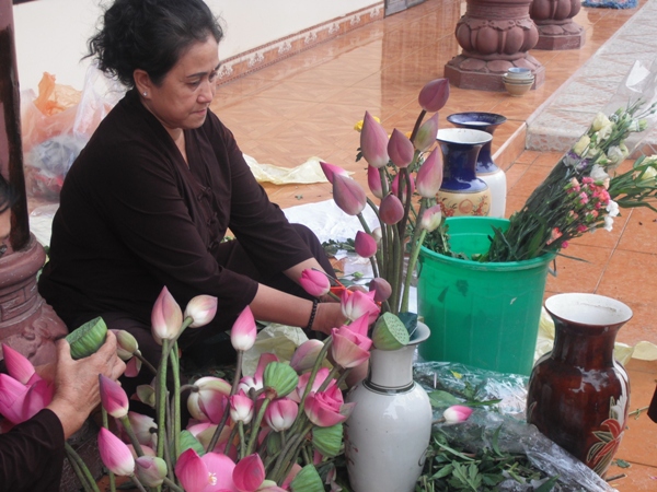 Tịnh Xá Ngọc Minh tổ chức đêm hoa đăng cầu nguyện cho thảm họa tại Nhật Bản