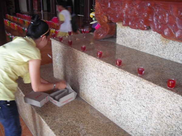Tịnh Xá Ngọc Minh tổ chức đêm hoa đăng cầu nguyện cho thảm họa tại Nhật Bản
