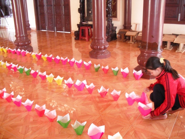 Tịnh Xá Ngọc Minh tổ chức đêm hoa đăng cầu nguyện cho thảm họa tại Nhật Bản