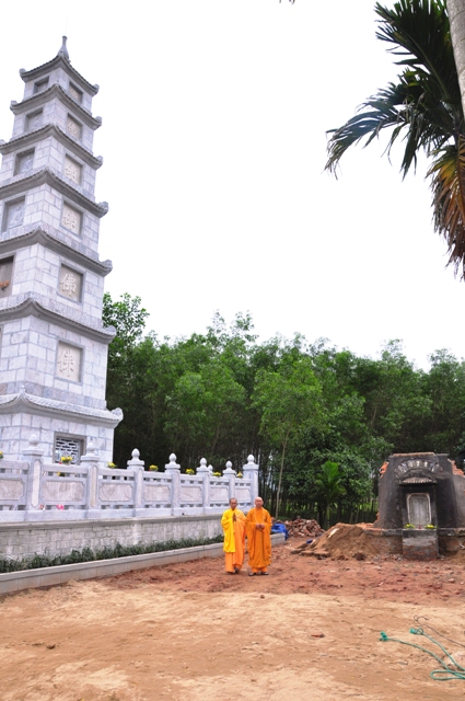 Quảng Ngãi: Hài cốt của Hòa Thượng Minh  Đức trải qua 26 năm vẫn còn nguyên vẹn.