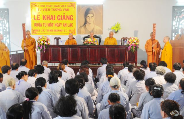 TP. HCM : Hơn 1500 Phật tử tham dự khóa tu tại Tu viện Tường Vân - huyện Bình Chánh