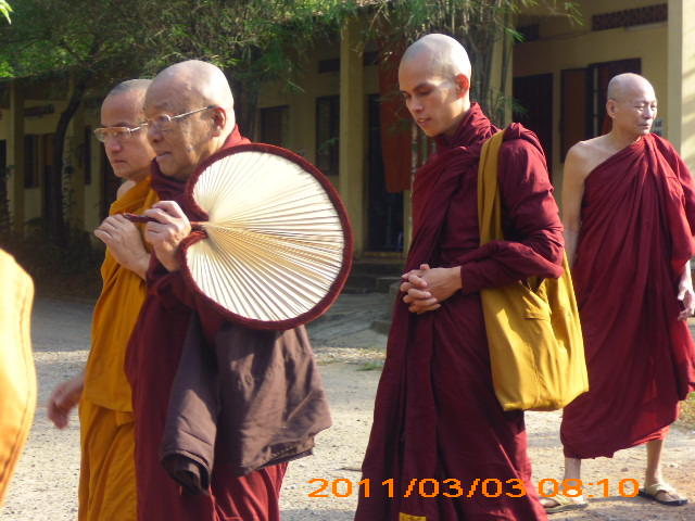 Khóa tu thiền một ngày tại thiền viện Phước Sơn.