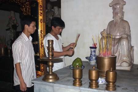 Viếng chùa giữa trùng khơi