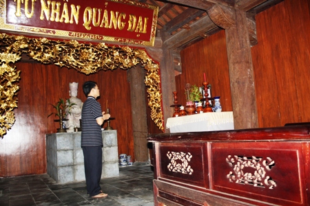 Viếng chùa giữa trùng khơi