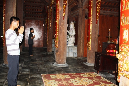 Viếng chùa giữa trùng khơi