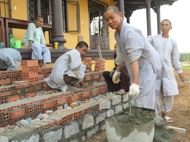 Trường Trung Cấp Phật Học Đồng Nai chuẩn bị cho lễ An vị Phật, khánh thành Giảng đường, Thiền đường, Tăng đường