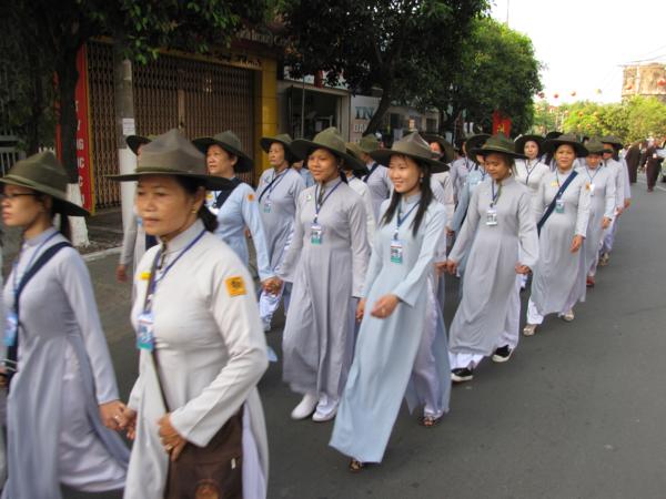 Chùm ảnh: Hàng ngàn Tăng Ni, PT diễu hành đường phố vì môi trường