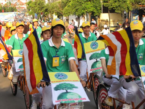 Chùm ảnh: Hàng ngàn Tăng Ni, PT diễu hành đường phố vì môi trường