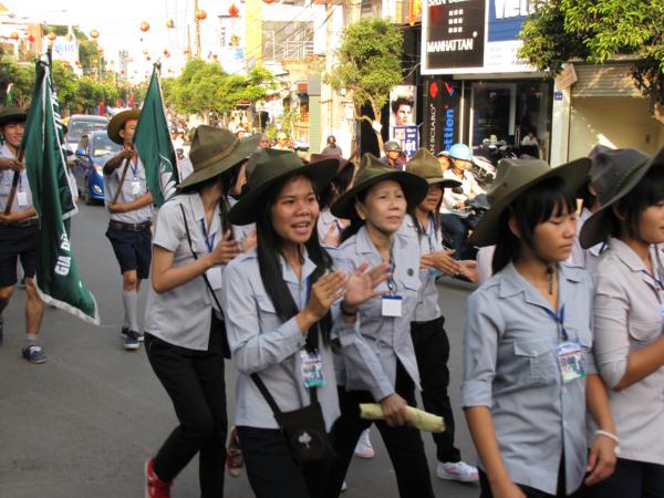 Chùm ảnh: Hàng ngàn Tăng Ni, PT diễu hành đường phố vì môi trường