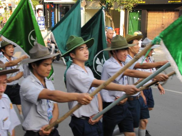 Chùm ảnh: Hàng ngàn Tăng Ni, PT diễu hành đường phố vì môi trường