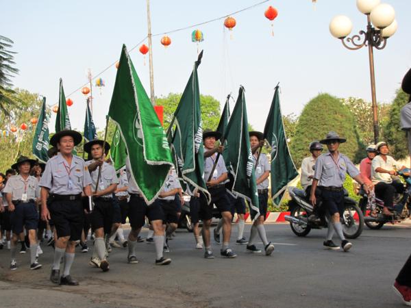 Chùm ảnh: Hàng ngàn Tăng Ni, PT diễu hành đường phố vì môi trường