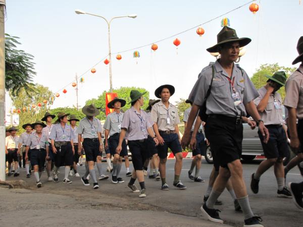 Chùm ảnh: Hàng ngàn Tăng Ni, PT diễu hành đường phố vì môi trường