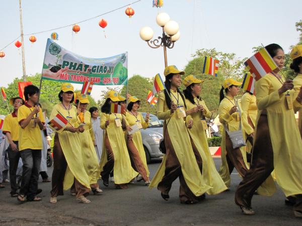 Chùm ảnh: Hàng ngàn Tăng Ni, PT diễu hành đường phố vì môi trường