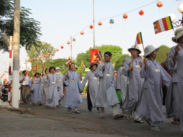 Chùm ảnh: Hàng ngàn Tăng Ni, PT diễu hành đường phố vì môi trường