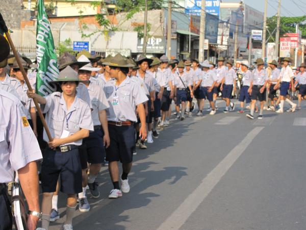 Chùm ảnh: Hàng ngàn Tăng Ni, PT diễu hành đường phố vì môi trường