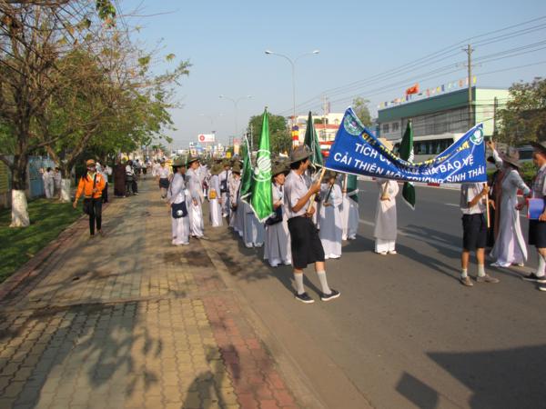 Chùm ảnh: Hàng ngàn Tăng Ni, PT diễu hành đường phố vì môi trường