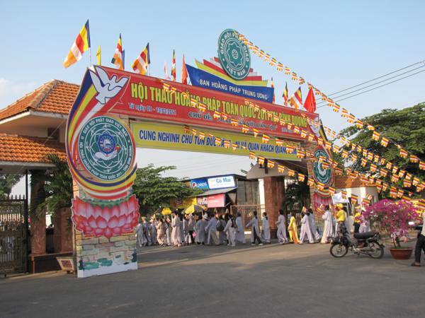 Chùm ảnh: Hàng ngàn Tăng Ni, PT diễu hành đường phố vì môi trường