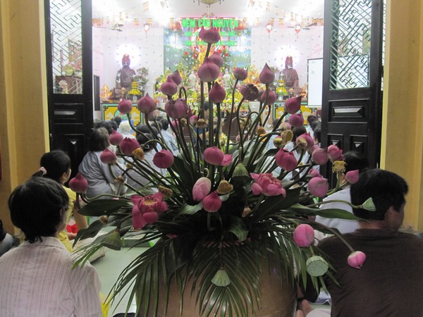 TP. HCM: Chùa Long Huê tổ chức Đêm Cầu Nguyện cho nạn nhân động đất sóng thần tại Nhật Bản
