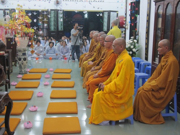 TP. HCM: Chùa Long Huê tổ chức Đêm Cầu Nguyện cho nạn nhân động đất sóng thần tại Nhật Bản