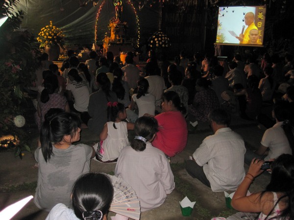 TP. HCM: Chùa Long Huê tổ chức Đêm Cầu Nguyện cho nạn nhân động đất sóng thần tại Nhật Bản