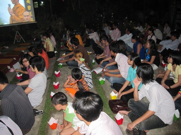 TP. HCM: Chùa Long Huê tổ chức Đêm Cầu Nguyện cho nạn nhân động đất sóng thần tại Nhật Bản