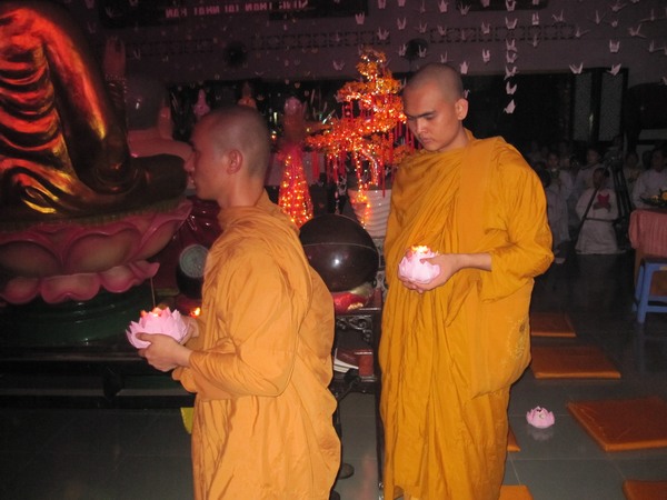 TP. HCM: Chùa Long Huê tổ chức Đêm Cầu Nguyện cho nạn nhân động đất sóng thần tại Nhật Bản