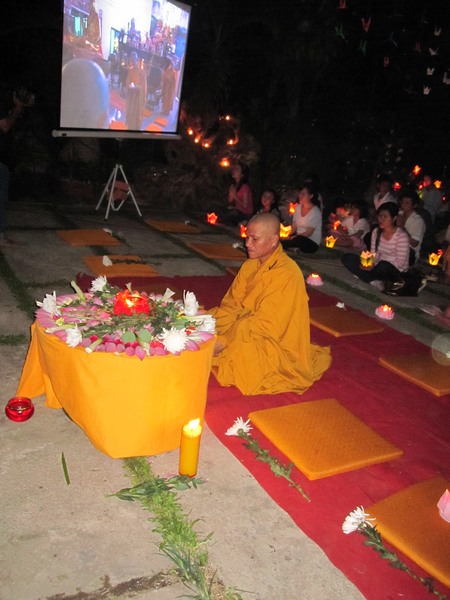 TP. HCM: Chùa Long Huê tổ chức Đêm Cầu Nguyện cho nạn nhân động đất sóng thần tại Nhật Bản