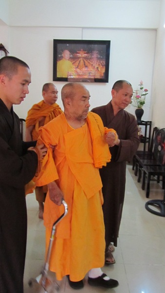 Đức Pháp Chủ Thích Giác Nhiên Viếng Thăm Chùa Hoằng Pháp
