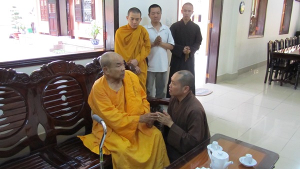 Đức Pháp Chủ Thích Giác Nhiên Viếng Thăm Chùa Hoằng Pháp