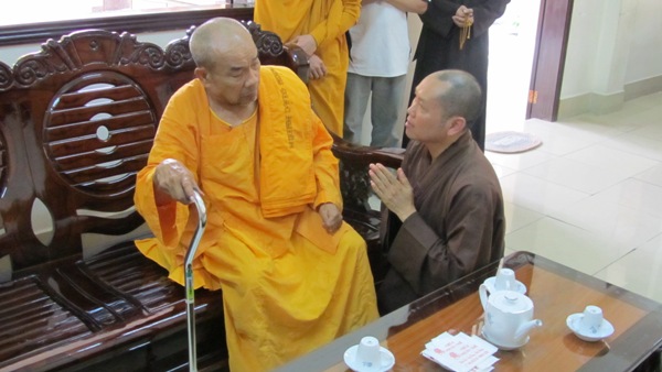 Đức Pháp Chủ Thích Giác Nhiên Viếng Thăm Chùa Hoằng Pháp