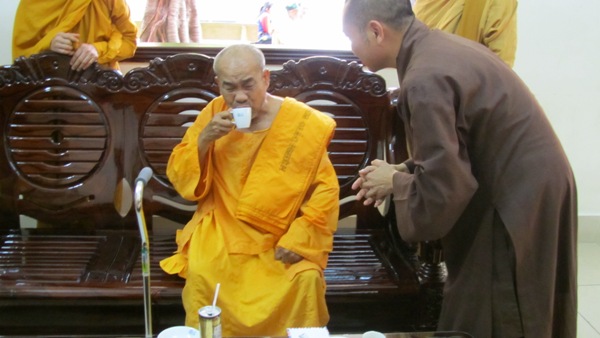 Đức Pháp Chủ Thích Giác Nhiên Viếng Thăm Chùa Hoằng Pháp