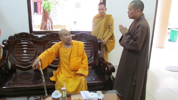 Đức Pháp Chủ Thích Giác Nhiên Viếng Thăm Chùa Hoằng Pháp