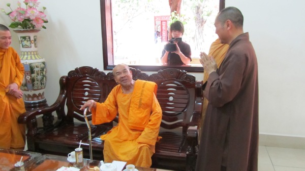 Đức Pháp Chủ Thích Giác Nhiên Viếng Thăm Chùa Hoằng Pháp
