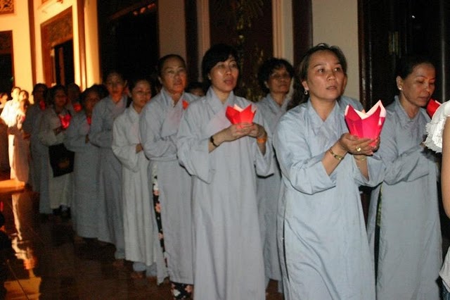 Tịnh Xá Ngọc Minh tổ chức đêm hoa đăng cầu nguyện cho thảm họa tại Nhật Bản