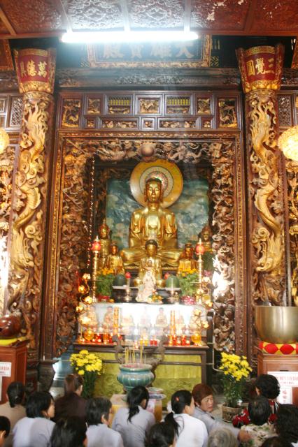 Chùm ảnh: Phật tử chùa Giác Ngộ hành hương 10 chùa đầu năm