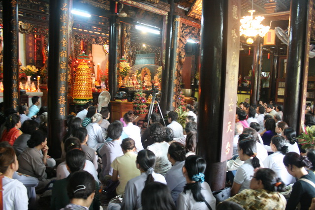 Chùm ảnh: Phật tử chùa Giác Ngộ hành hương 10 chùa đầu năm