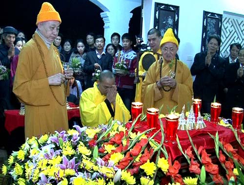 Cung đón Ngọc xá lợi Phật về chùa Diên Khánh