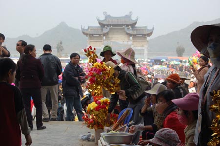Lễ hội chùa Bái Đính: Hội không khác… chợ