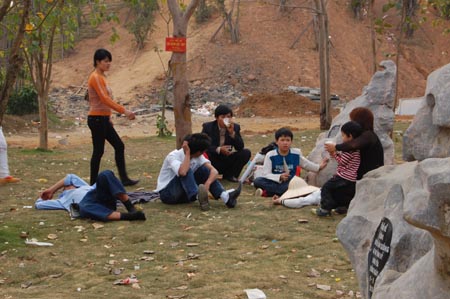 Lễ hội chùa Bái Đính: Hội không khác… chợ