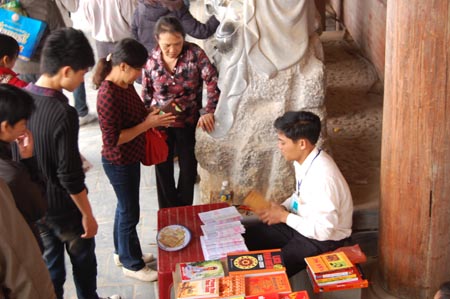 Lễ hội chùa Bái Đính: Hội không khác… chợ